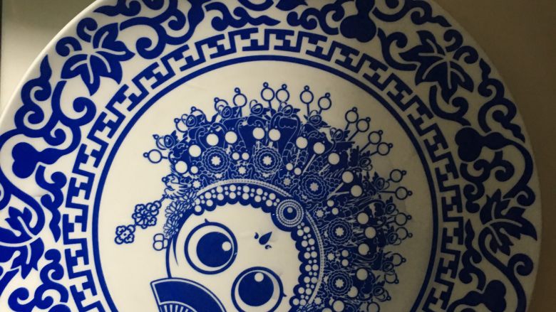 芝士葡萄干甜点,空盘子一个