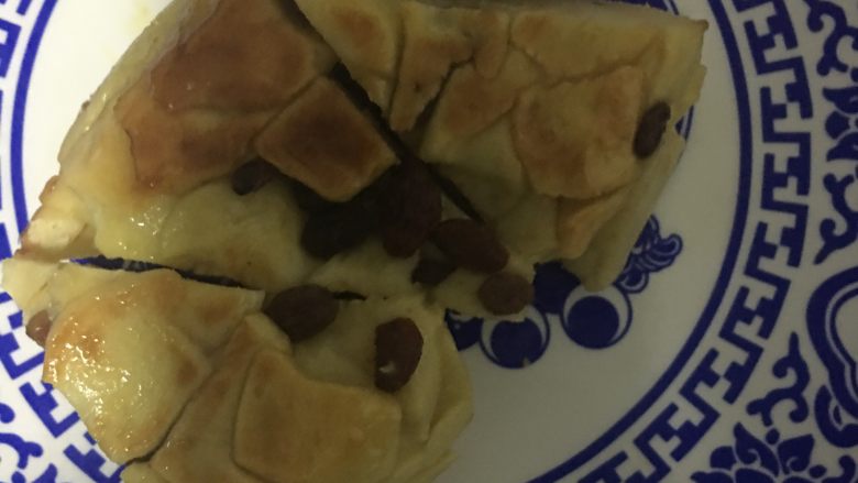 芝士葡萄干甜点,翻过去会有很甜,卖相也不错,开始品尝吧