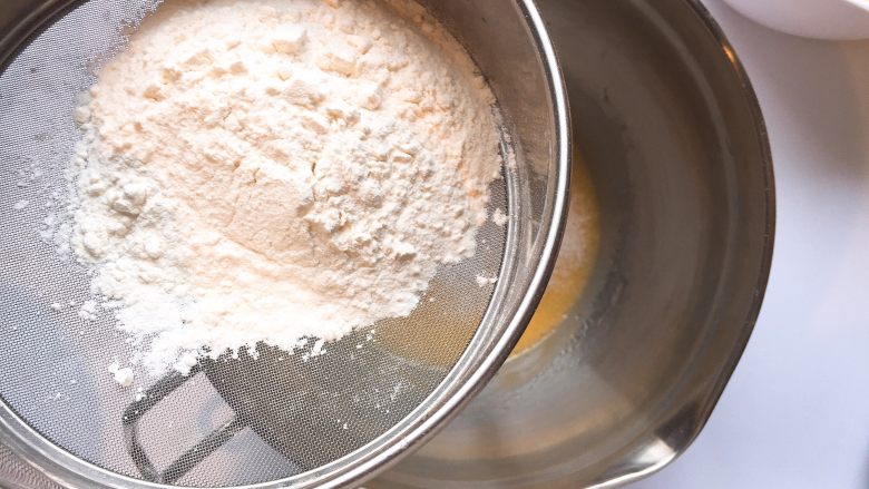 百香果戚风,筛入低粉