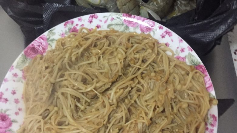 爆炒蒜蓉金针菇