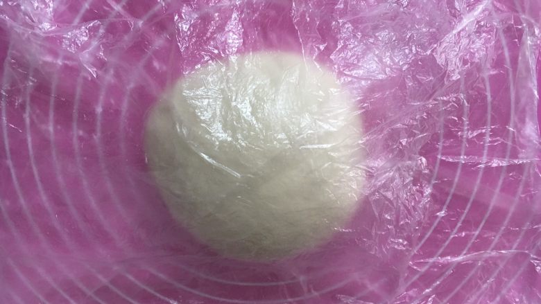 海蒂白面包(白屁股面包),盖上保鲜膜