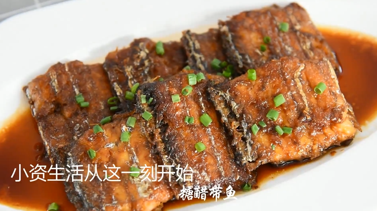 经典糖醋带鱼,大厨配方2分钟搞定!,外脆里嫩的糖醋带鱼就完成啦~!