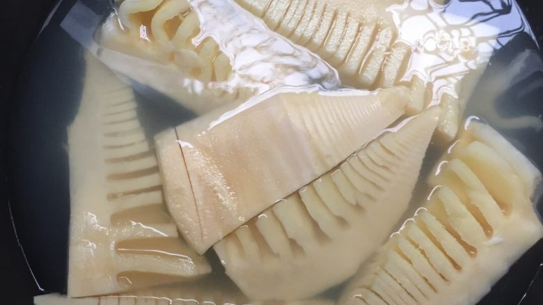 笋粿,大火烧开,转小火煮50分钟关火