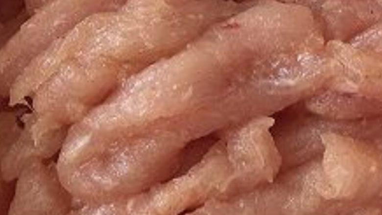 干炸里脊,里脊切条加点盐蛋清腌
