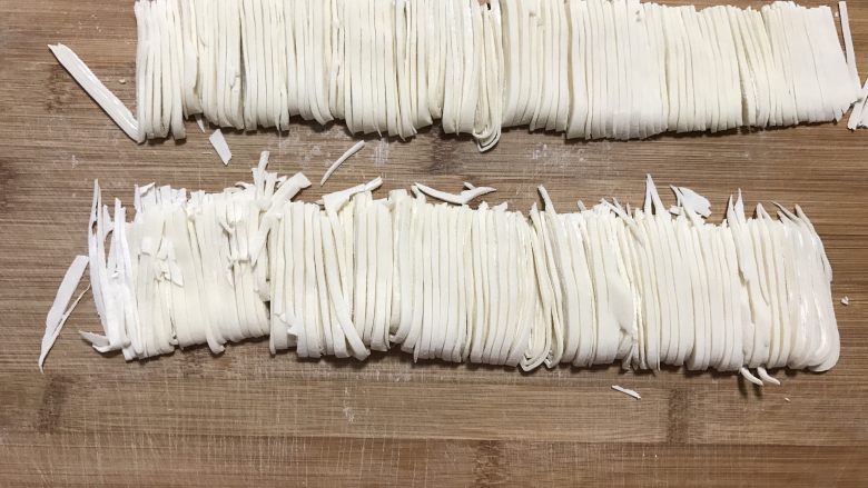 豆角土豆焖面,切细丝