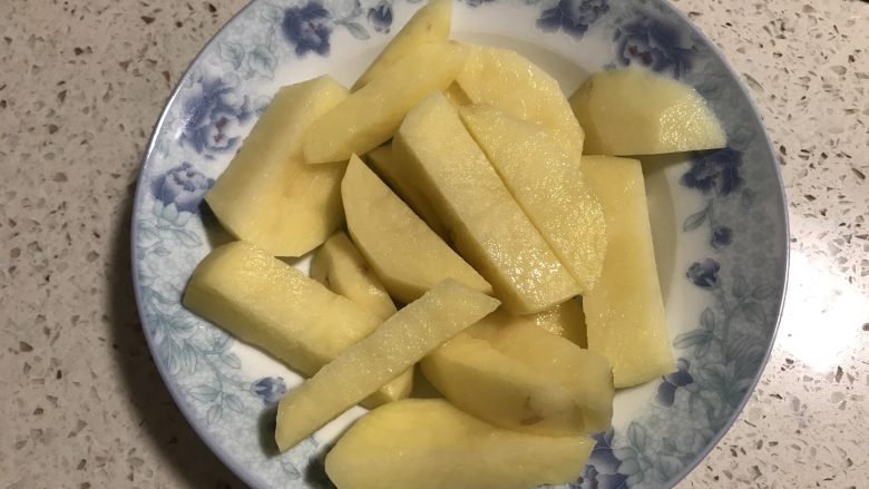 豆角土豆焖面,<a style='color:red;display:inline-block;' href='/shicai/ 23'>土豆</a>切成长条