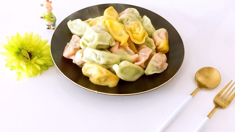 蒿子杆猪肉馅饺子,色淡雅,味清爽、鲜美👍👍