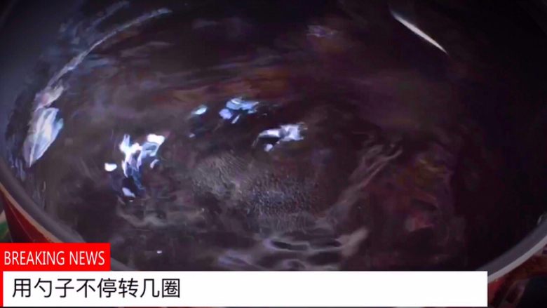 无油快手又好吃的 卤肉饭,用勺子不停转几圈,转出一个漩涡