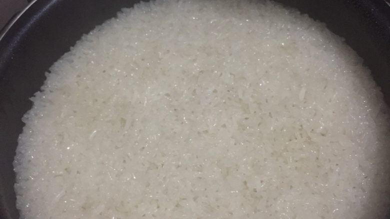 爱心寿司,香喷喷的糯米饭好了,就是水有点多了