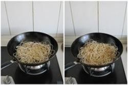 豆角焖面,4.将火力调到最小，用铲子将豆角均匀的铺在锅底，鲜面条分两次加入，均匀的铺在豆角上面。每铺一层面条，都要在上面淋上一层刚刚倒出的汤汁。