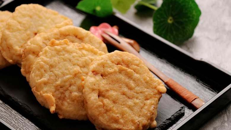 酥炸藕盒,外脆里鲜,味美可口。