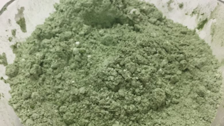 详细版抹茶蛋糕卷,秤取低粉52跟抹茶粉混合