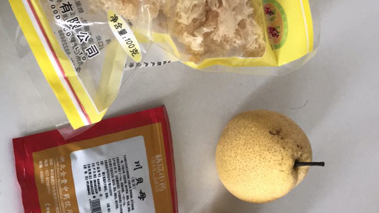 川贝银耳雪梨汤,原材料。不用说的了