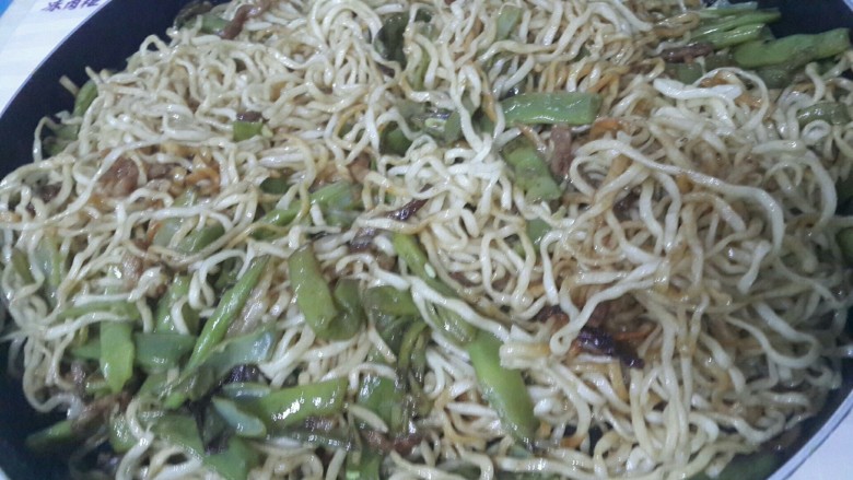 豆角肉焖面,开盖