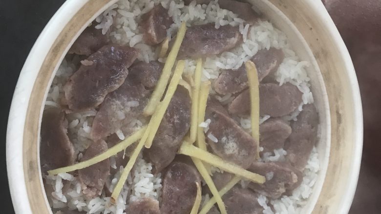家庭煲仔饭,米饭成熟后。