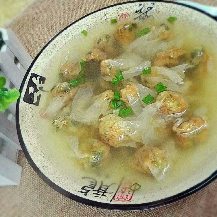 福州传统小吃——肉燕,开吃吧,简单又美味的皮脆顺滑的肉燕就好了,趁热吃哦
