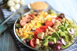 Cobb Salad,拌好沙拉酱就可以吃咯!
