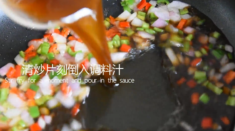谁说厨神才会做,2分钟学会这道花开富贵鱼,清炒片刻倒入调料汁
