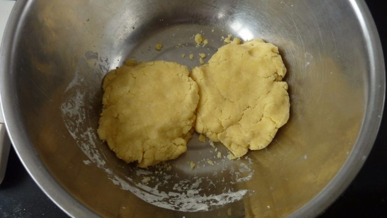 蓝莓梨子挞,直至揉搓成两团