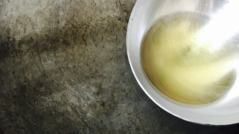 水煮肉片,锅里少许油