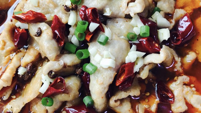 水煮肉片,用白菜垫底也可以