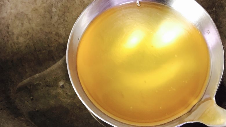 水煮肉片,锅里烧油