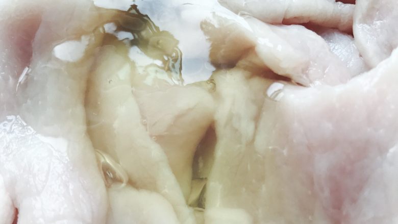 水煮肉片,放鸡蛋清