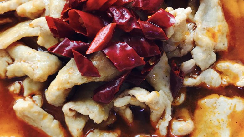 水煮肉片,放干辣椒