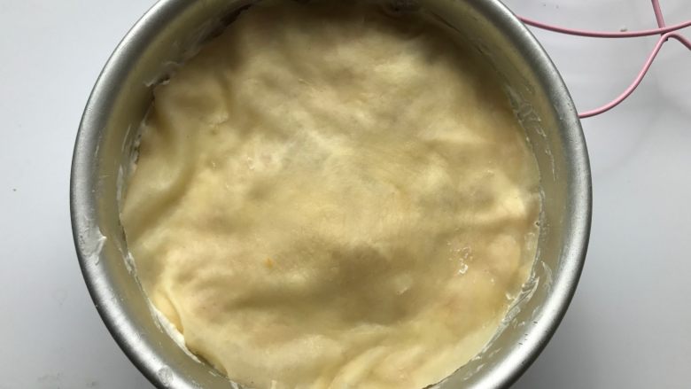 榴芒千层蛋糕,重复以上步骤完成所有,做好的榴芒千层放入冰箱冷藏1小时以上。