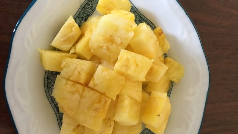🍍菠萝饭,果肉切丁