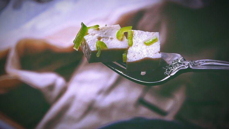 一清二白 久吃不腻的 小葱拌豆腐,来个特写(>_<)好清淡的特写阿(/ω\)