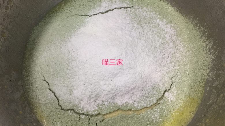 详细版抹茶蛋糕卷,筛入低粉,抹茶粉