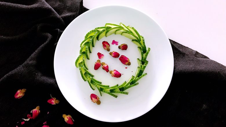 喜欢吃黄瓜的人注意了，这种做法让您吃得与众不同