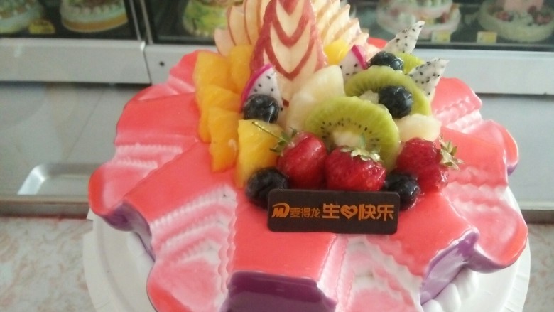 双莓恋曲,摆放在蛋糕上,摆出喜欢的形状!