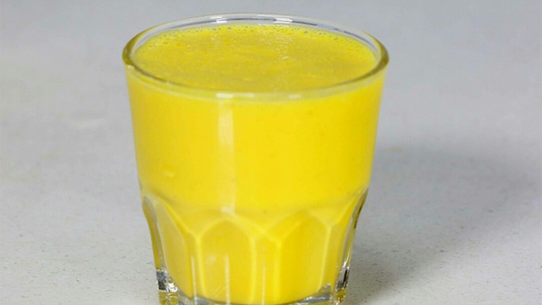 山药南瓜牛奶蜜,用破壁料理机搅打均匀即可完成。