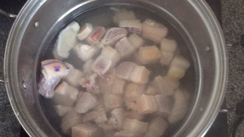 红烧肉,焯水