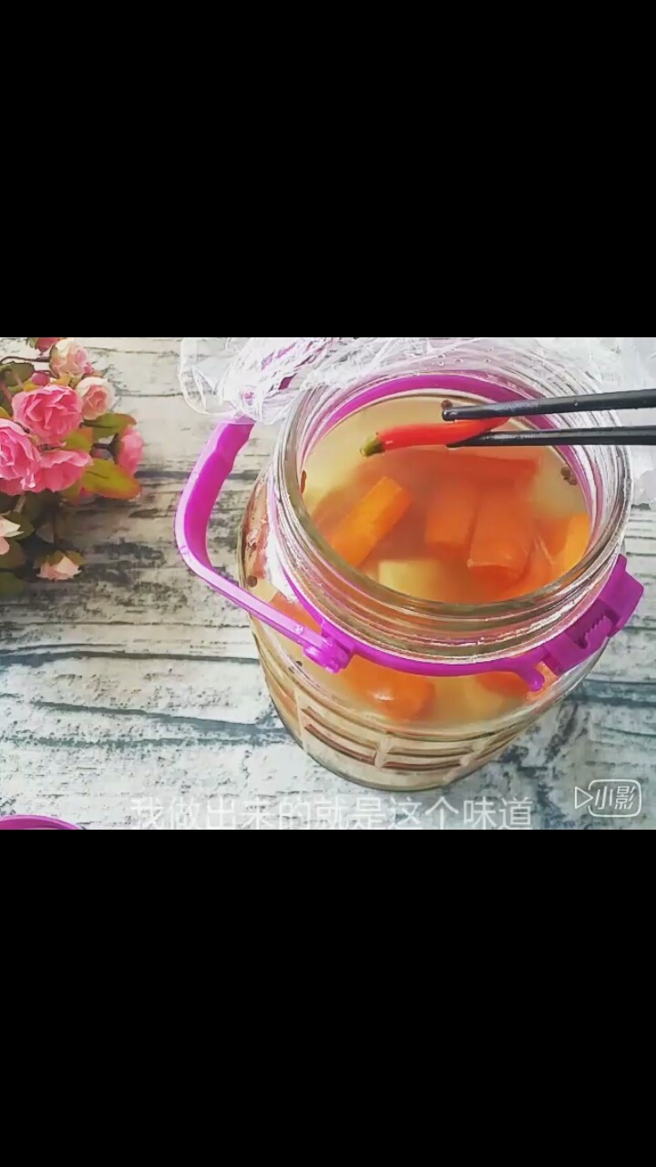 四川泡菜,20天后的样子 汤汁颜色有点浓了 下次再用这个汤汁泡 入味会很快的(陈汤)酸辣脆可口