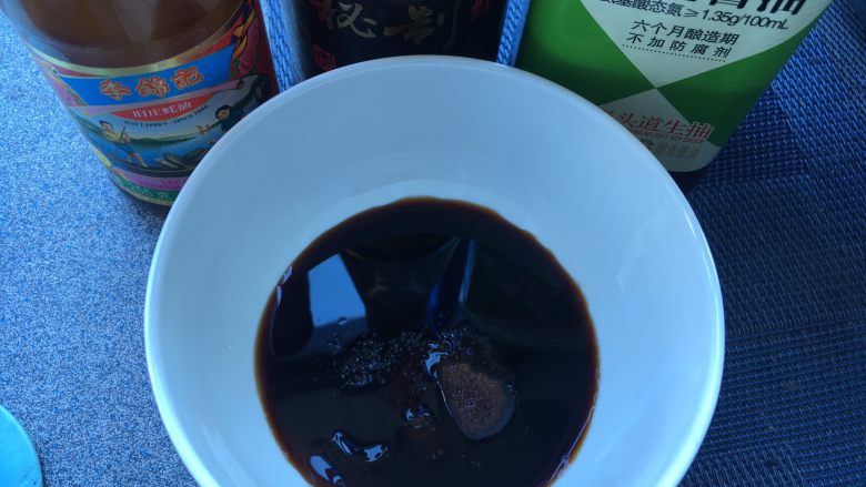 蚝油杏鲍菇,把调料都事先放好调匀,根据个人口味增减