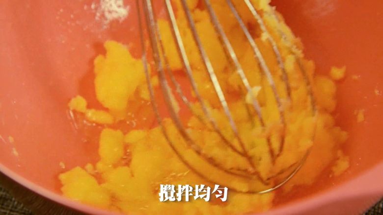 咔吱咔吱,香浓酥脆的-----杏仁瓦片酥,继续用手动打蛋器搅拌均匀,速度不要过快