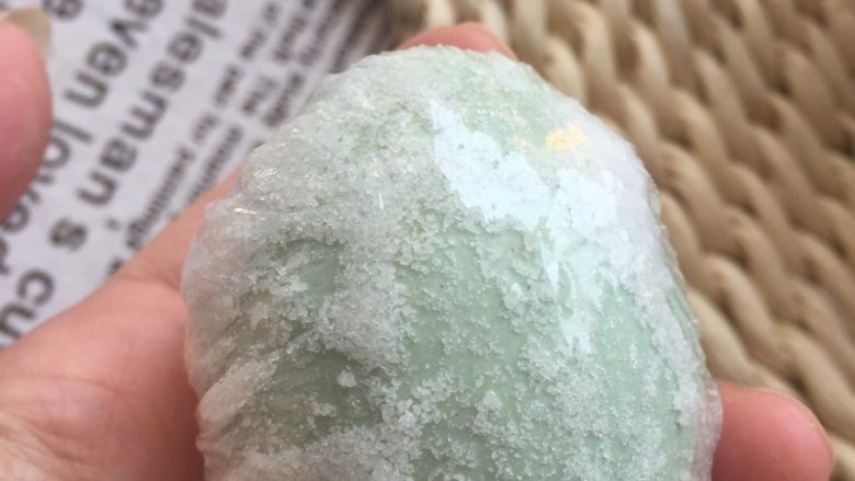 自制咸鸭蛋,用保鲜膜包裹好,不能透气
