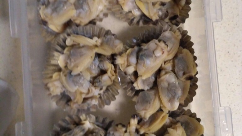 怎样做蛤蜊肉及蛤蜊肉吃法,蛤蜊肉洗干净,剥出肉,放好