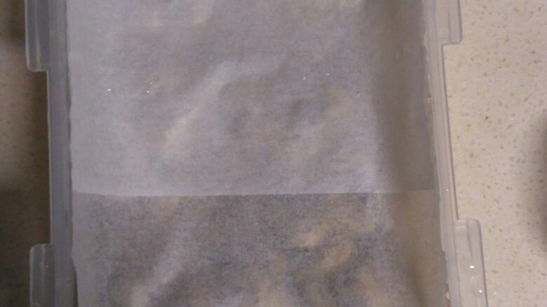 怎样做蛤蜊肉及蛤蜊肉吃法,用油纸做个隔层(我用的烤箱用纸)