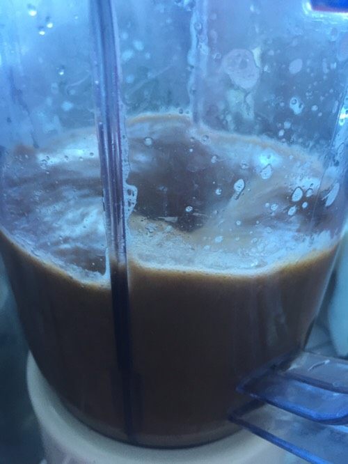 胡萝卜黄瓜蔬果汁,搅拌均匀,过程中拍了下
