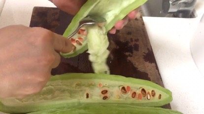 苦瓜炒辣椒,去瓤