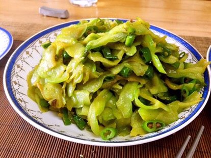 苦瓜炒辣椒,装盘,非常美味!