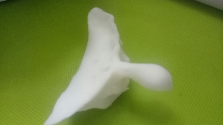 天鹅虾饺,把虾饺捏好,下面我们就开始整形了
