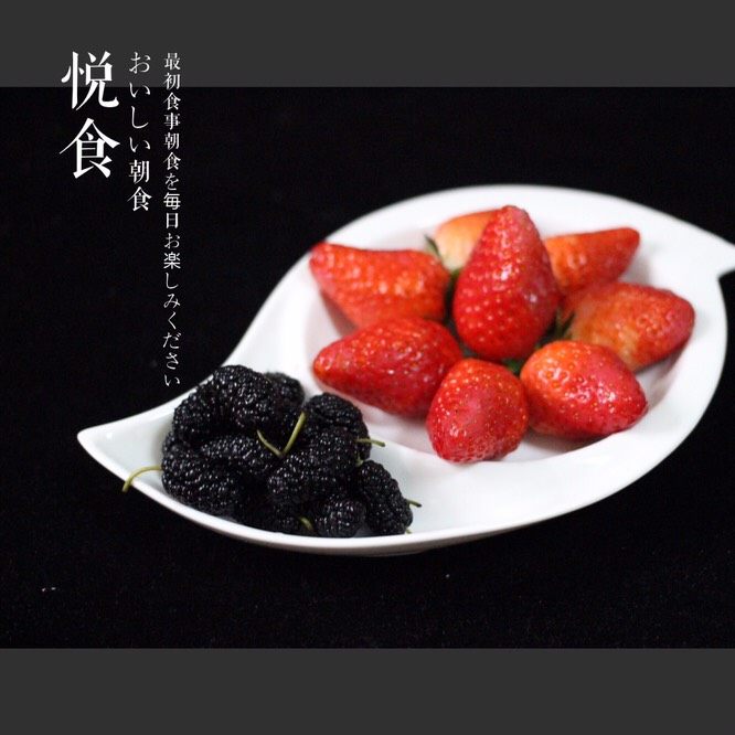 草莓🍓桑葚汁,草莓🍓和<a style='color:red;display:inline-block;' href='/shicai/ 621'>桑葚</a>用清水浸泡后洗净沥干水分……