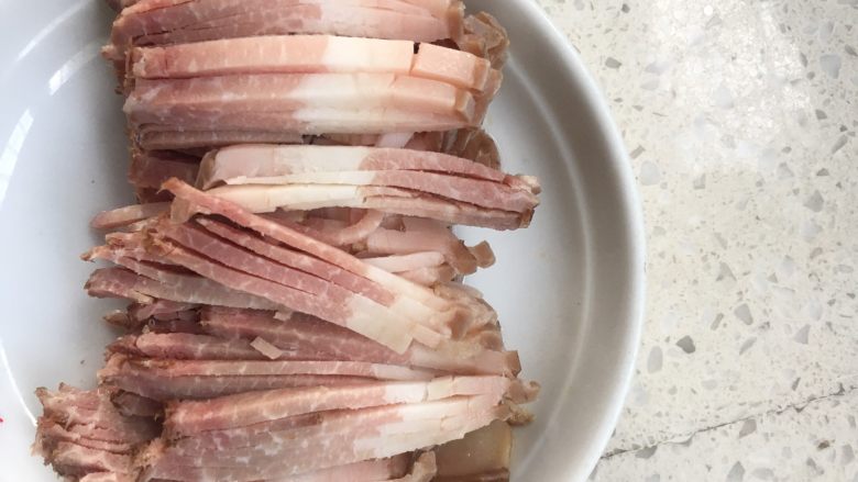 腊味春笋,<a style='color:red;display:inline-block;' href='/shicai/ 436'>腊肉</a>切丝