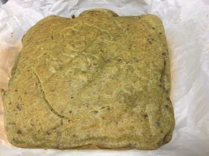 快手香蕉蛋糕(不需要打发蛋白),放入预热过的烤箱,上下火170度45分钟即可。