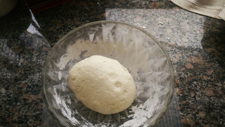 酱爆鸡柳白不老(内附烤鸭饼的详细做法),然后直接用手揉成面团。